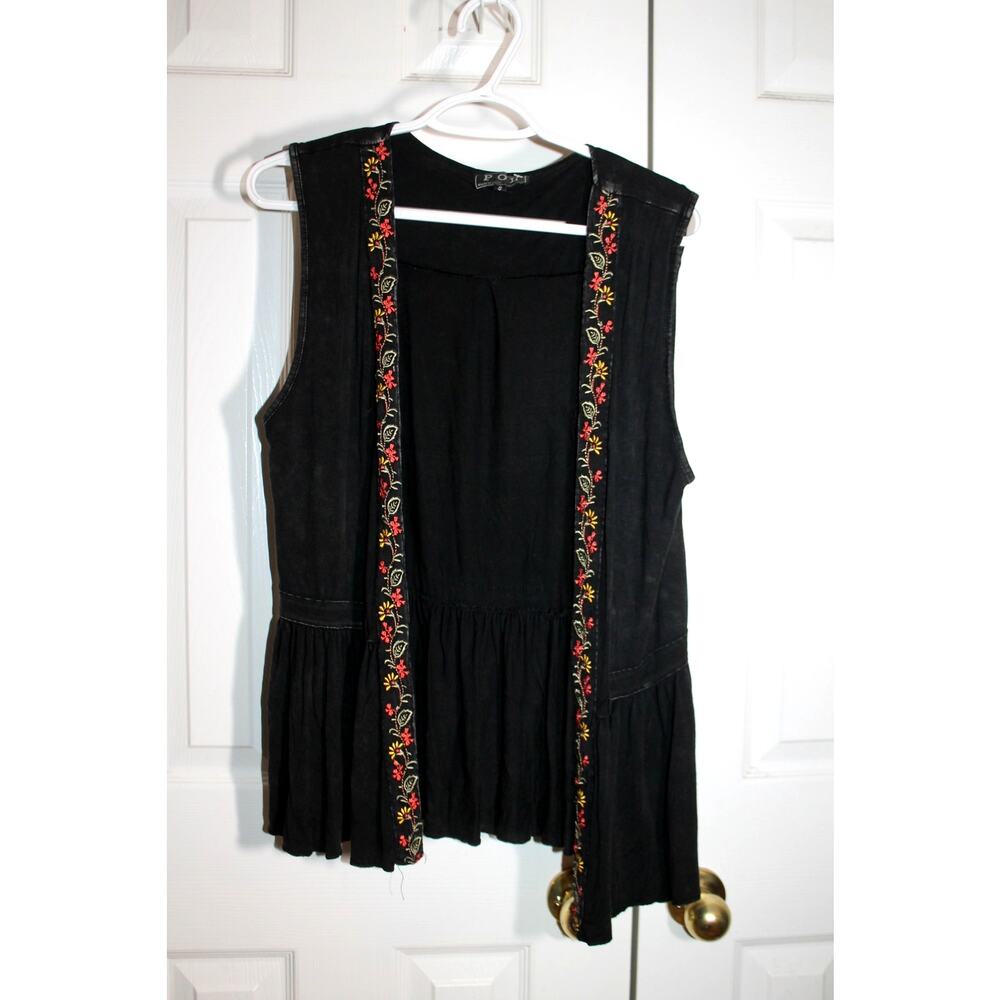 POL Black Mineral Wash Open Front Kimono w/ Embroidered Flowers sz S